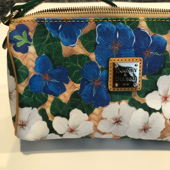 Dooney & Bourke Small shoulder tropical handbag. NEW. - Picture 3 of 7